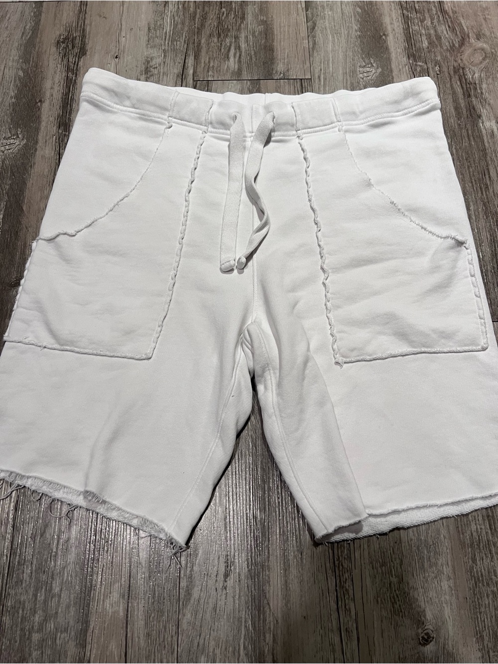 Frank & Eileen womens white shorts with pockets and drawstring waist. Size M
